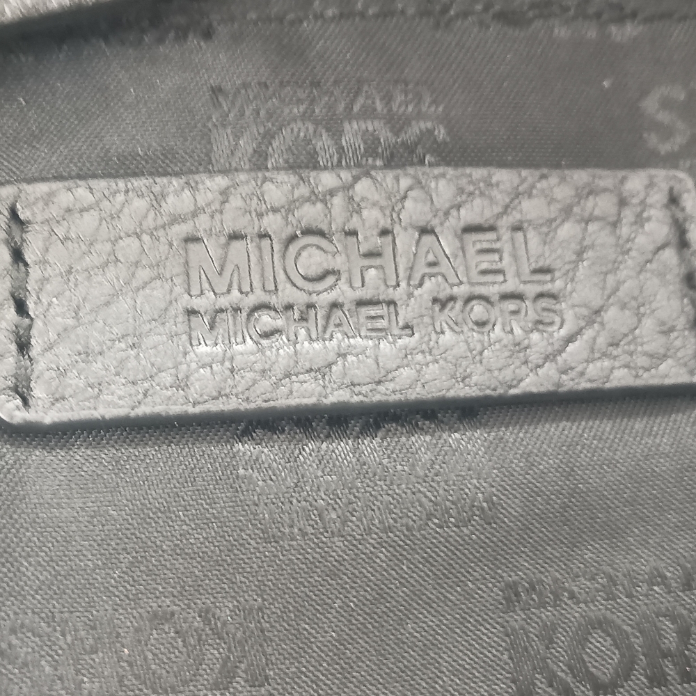 Authentic Michael Kors Leather Medium East West Ring Tote in Black - Picture 11 of 13